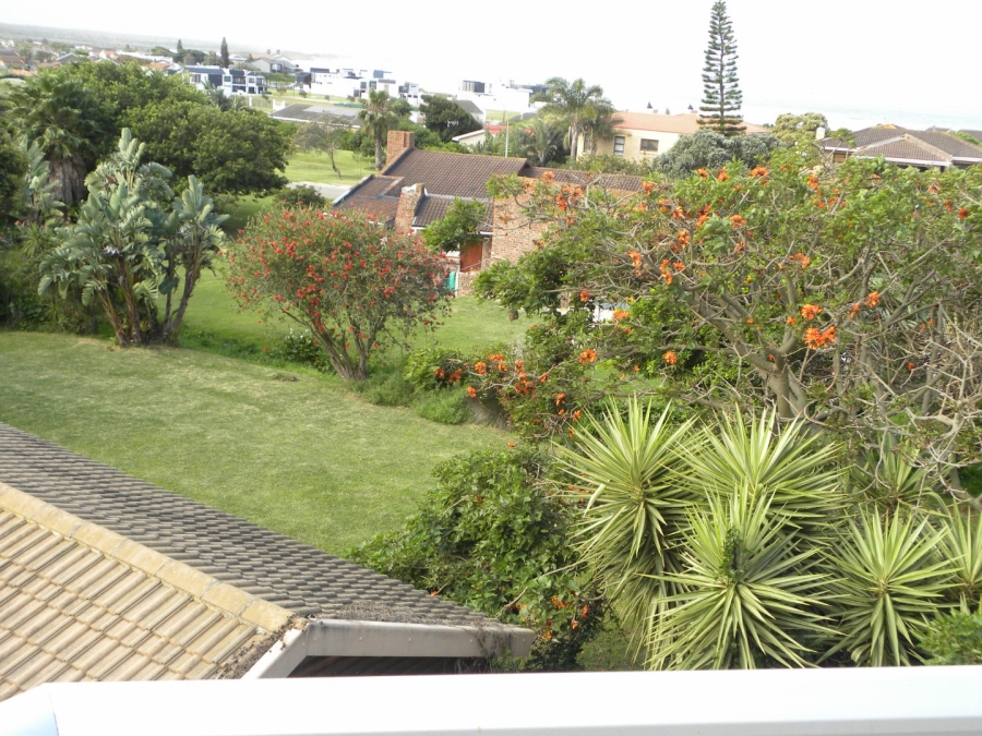 5 Bedroom Property for Sale in Wavecrest Eastern Cape